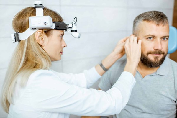 Y a-t-il des spécialistes en ORL à la Clinique de Rosemère ?